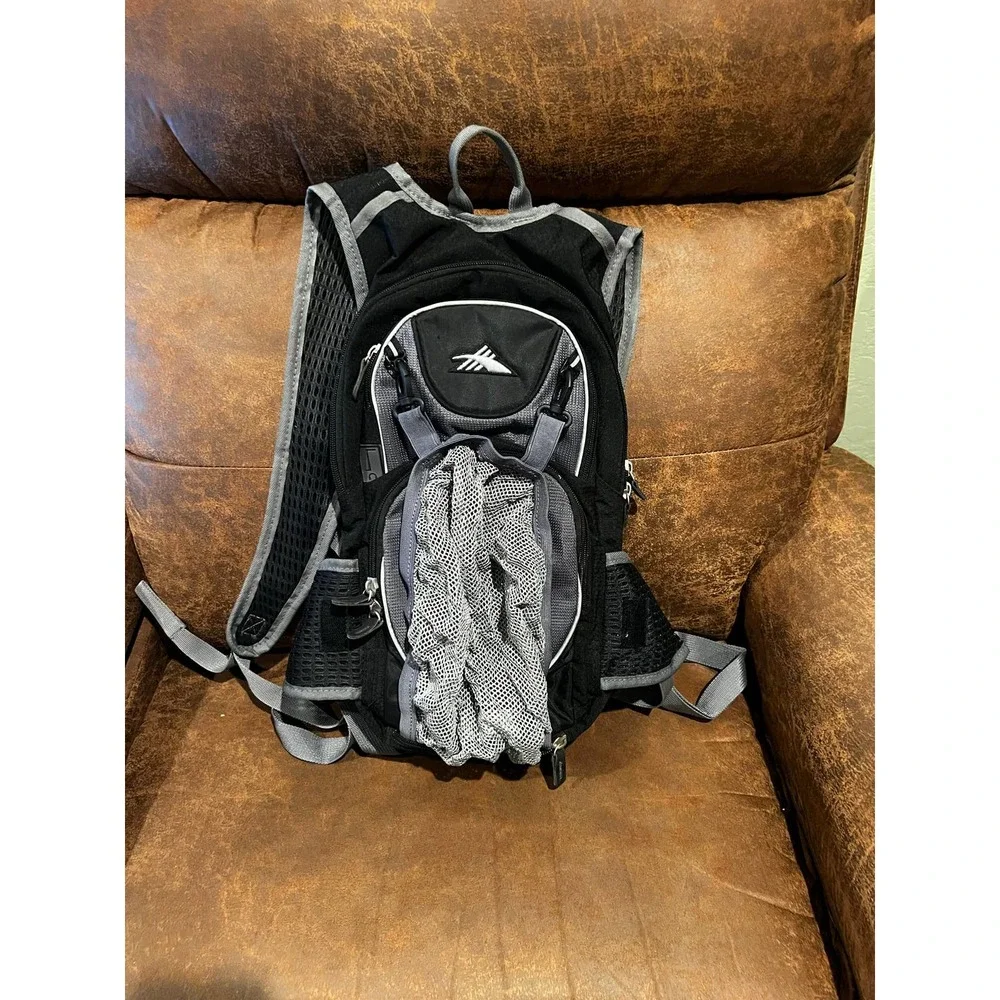High Sierra Hydration Hiking Camping Black Backpack Airflow Cool Back - Picture 4 of 4